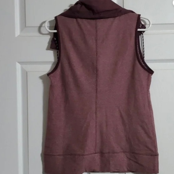 Under Armour Womens Sleeveless Collared Full Zip Outdoor Vest Burgundy Sz Small - Picture 4 of 9